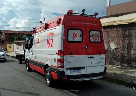 Homem tem braço quebrado e leva pauladas na cabeça em Manaus 