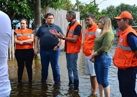 Helicóptero com Alcolumbre e governador do Amapá faz pouso forçado em floresta