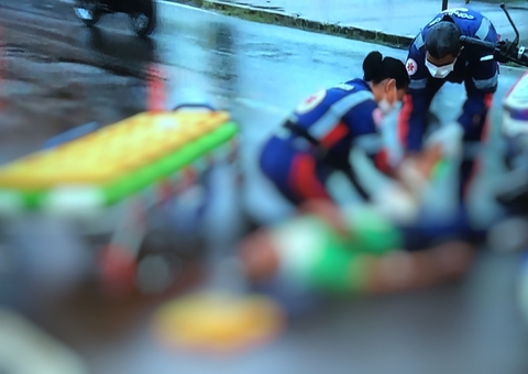 Homem é atropelado ao tentar atravessar avenida com semáforo aberto em Manaus