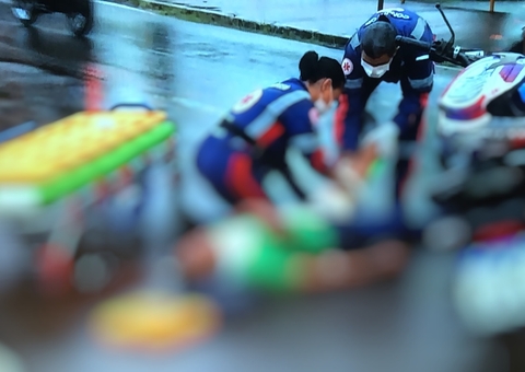 Homem é atropelado ao tentar atravessar avenida com semáforo aberto em Manaus