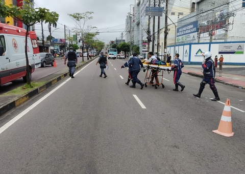 Motorista de micro-ônibus atropela jovem e foge em Manaus
