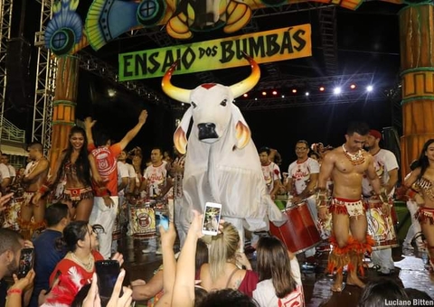 Caprichoso e Garantido abrem temporada de ensaios em Manaus