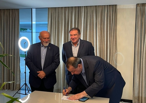 Átila Lins se filia ao PSD para se candidatar à reeleição para Deputado Federal