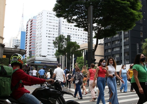 Covid-19: Brasil tem 29,9 milhões de casos e 659,7 mil mortes