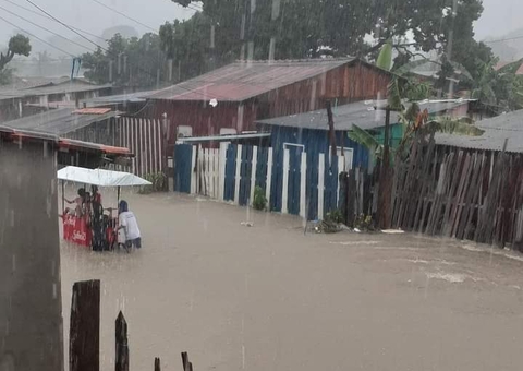 Após chuva de 17h, mais de 1,3 mil pessoas ficam desabrigadas em Parintins