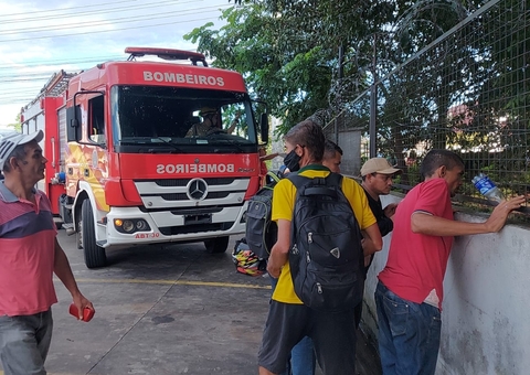 Populares encontram corpo boiando em igarapé em Manaus
