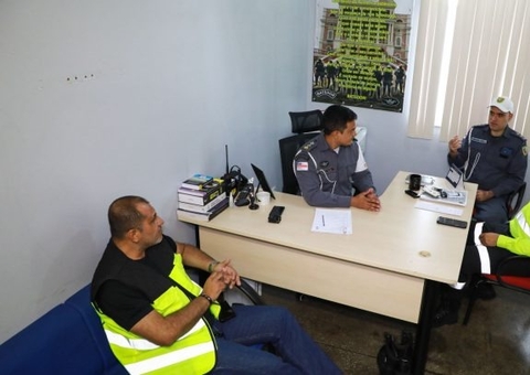 Prefeitura e PM discutem convênio para melhorar fiscalização em Manaus