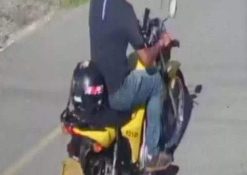 Motociclista suspeito de dar tapa em bunda de mulher na rua é preso