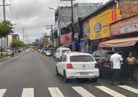 60 motoristas são flagrados estacionados em local proibido em Manaus