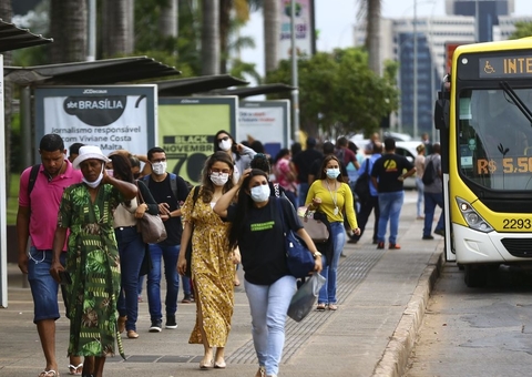 Covid-19: registrados 30,09 milhões de casos e 660,9 mil mortes
