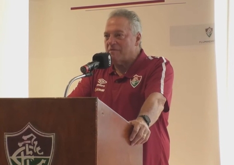 Treinador Abel Braga cita protesto e alfineta Flamengo em discurso: “que se f* eles”