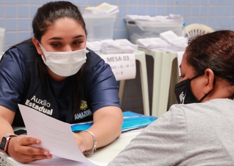 Entrega dos cartões do Auxílio Estadual Permanente é prorrogada em Manaus