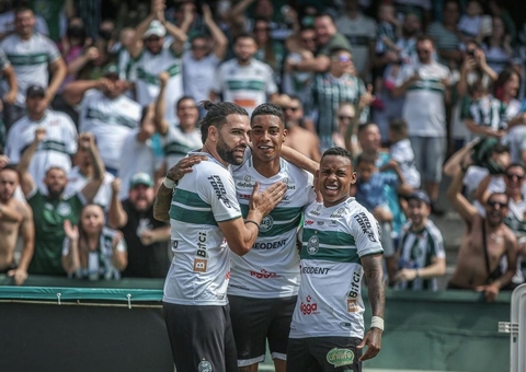 Coritiba estreia no Brasileiro com vitória sobre o Goiás: 3 a 0