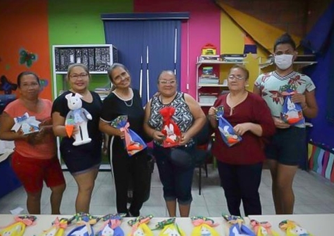 Artesãs do Prosamim+ realizam feira para venda de chocolate em Manaus