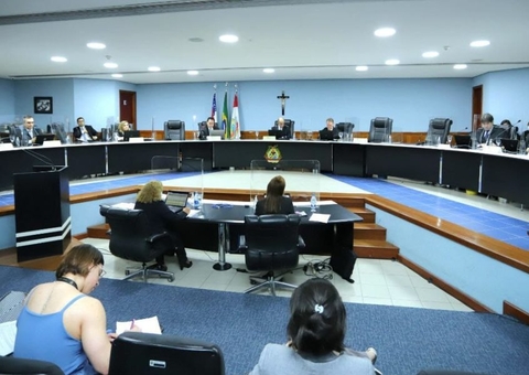 Gedeão Amorim e ex-prefeito do Careiro da Várzea são multados pelo TCE-AM