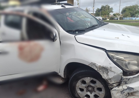 Motorista fica ferido após carro ser crivado de balas em Manaus