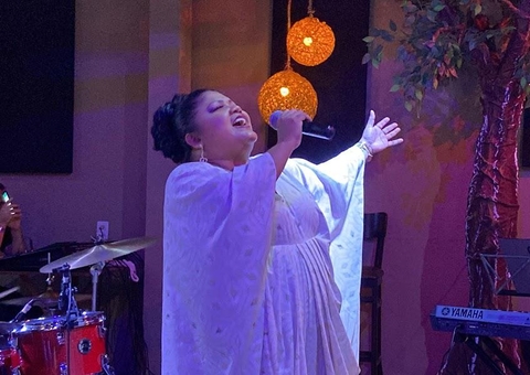 Márcia Siqueira reapresenta show em homenagem a Elis Regina