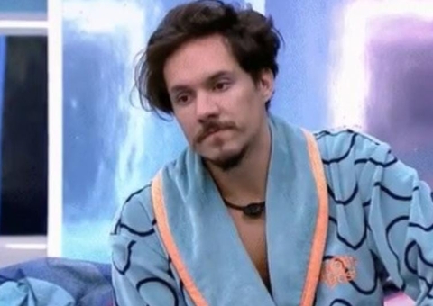 Durante conversa no BBB22, Eliezer revela mordida de inseto no pênis: ‘Tá um ovo inchado’