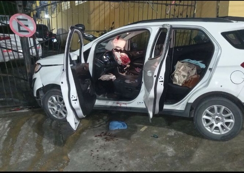 Suspeitos de roubo de carro são baleados durante perseguição policial em avenida de Manaus