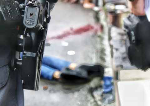 Jovem é jogado de carro e morto a tiros no Ouro Verde, em Manaus