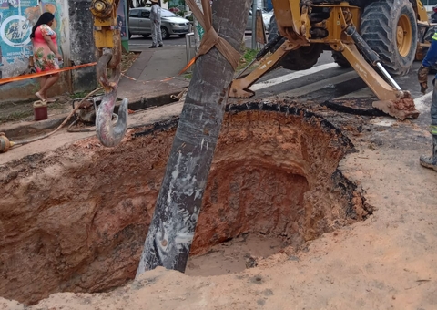Bairros de Manaus ficam sem água após tubulação romper em avenida