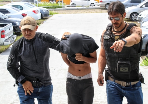 Adolescente é detido por ajudar a esmagar cabeça de mulher a pedradas em Manaus