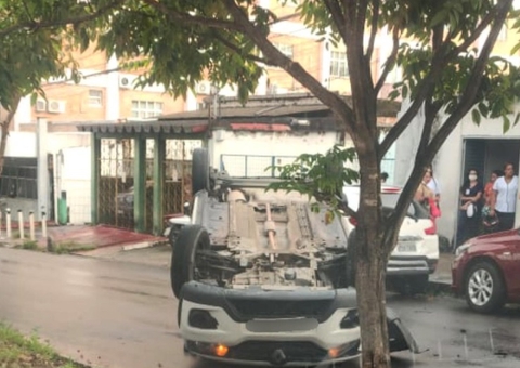 Motorista de aplicativo cochila ao volante e causa acidente em Manaus