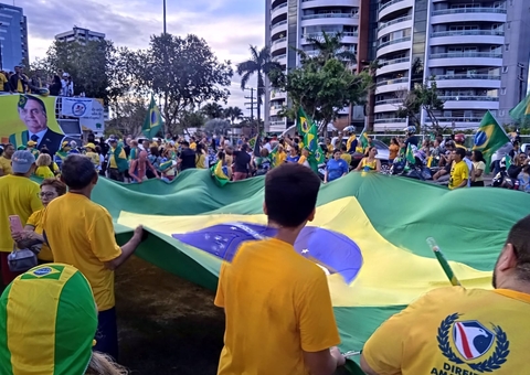 Vídeo: Com buzinaço, apoiadores de Bolsonaro finalizam motociata na Ponta Negra