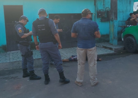 Massa encefálica fica exposta em rua após homem ter cabeça estourada em Manaus