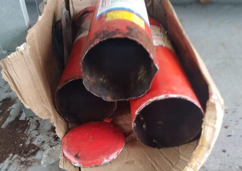 Operação encontra 30 Kg drogas escondidas em extintores e motor de barcos no Amazonas