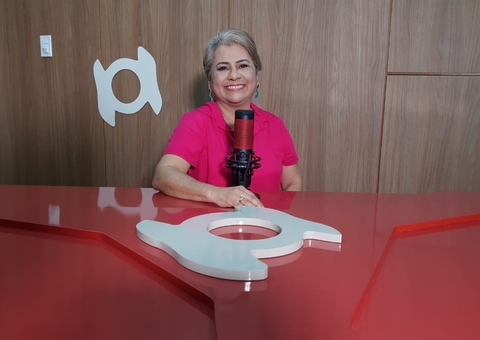 Leia a Bula alerta para os perigos de tomar remédios sem prescrição