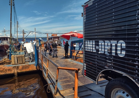 Cadáver repleto de candirus é encontrado boiando na Feira Manaus Moderna