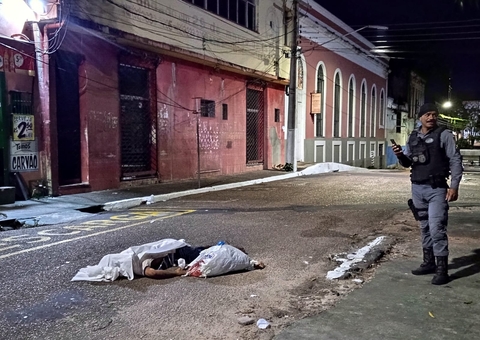 Morador de rua tem cabeça estourada a tiros por motociclistas em Manaus