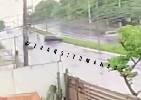 Vídeo mostra momento de acidente que matou casal e deixou quatro feridos em Manaus