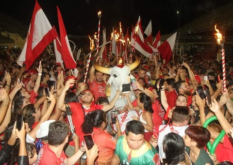 Garantido e Salgueiro se juntam em noite rubra em Manaus