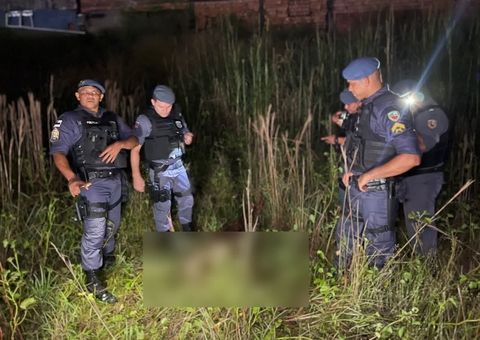 Lavado de sangue, homem é encontrado agonizando em terreno baldio de Manaus