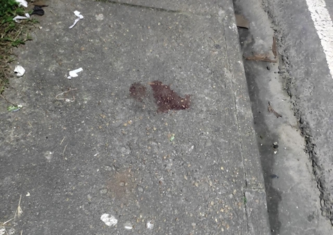 Motorista atropela meninas na frente de igreja e foge após acidente em Manaus