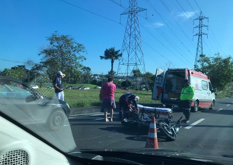 Homem fica ferido em acidente com motocicleta em Manaus