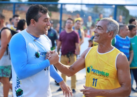 Ao lado de Romário, governador anuncia 10 escolinhas de futevôlei em Manaus