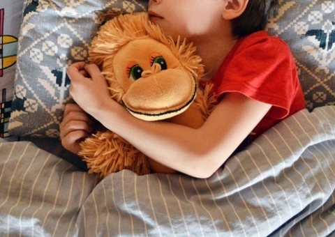 Estudo mostra que 10% de quem tem entre 5 e 17 anos faz xixi na cama