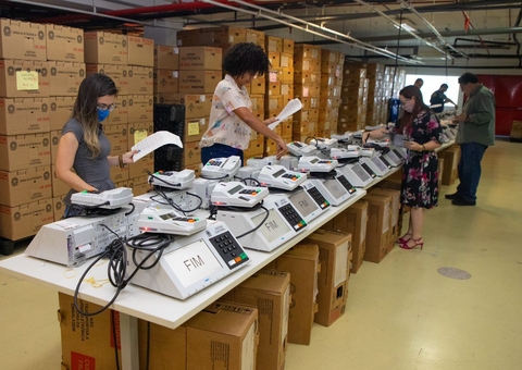 TRE-AM faz testes em urnas eletrônicas para as eleições de 2022 