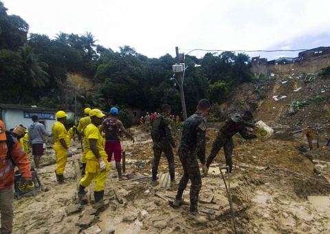 Vítimas de enchentes em PE receberão auxílio emergencial de R$ 1,5 mil