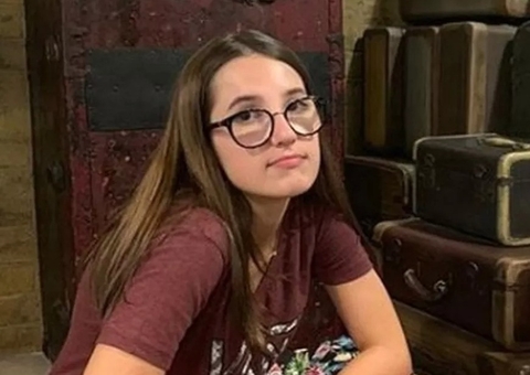 Adolescente condenada por matar amiga com tiro na cabeça ganha liberdade