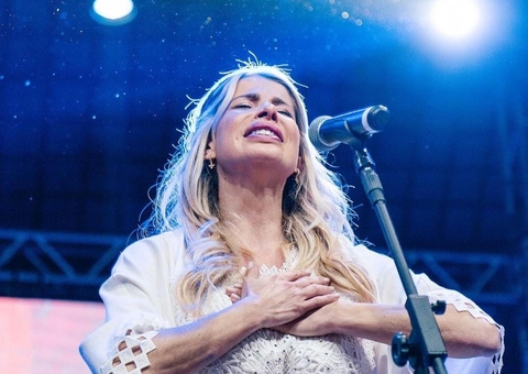 Aos 45 anos, Karina Bacchi anuncia lançamento de carreira como cantora gospel