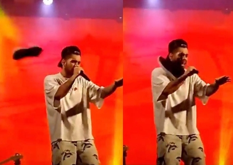 Zé Felipe leva sapatada na cara durante show; vídeo