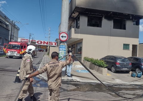 Homem sofre queimaduras após botijão de gás explodir em casa, em Manaus
