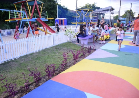 Prefeitura entrega praça revitalizada em Manaus