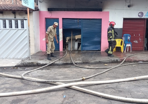 Incêndio em bar assusta moradores no Centro de Manaus