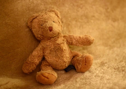 Juíza induz criança de 11 anos grávida após estupro a desistir de aborto: "o pai concorda?"