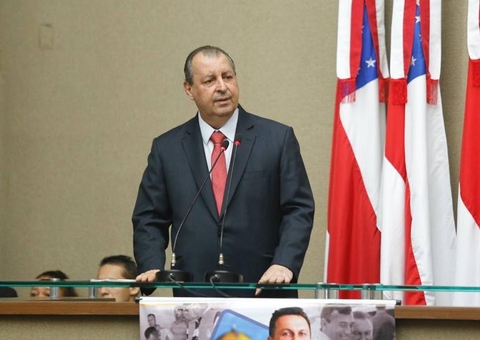 Omar prestigia homenagem da Assembleia Legislativa do Amazonas a Sabá Reis